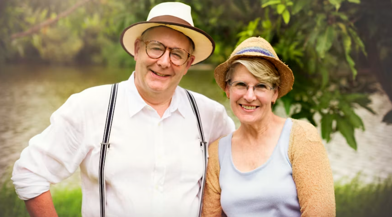 Couple senior souriant